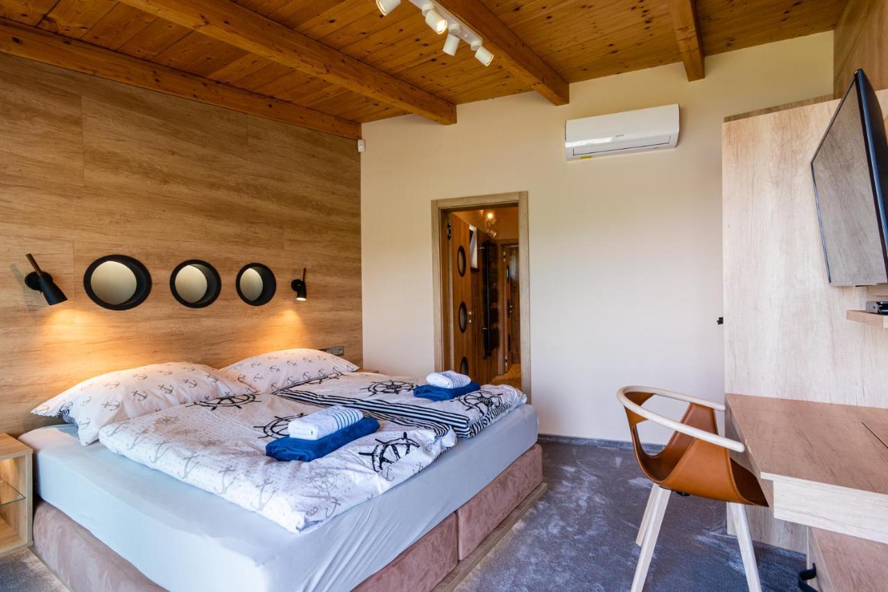 Marina Liptov Pri Liptovskej Mare Hotel Bobrovník Buitenkant foto