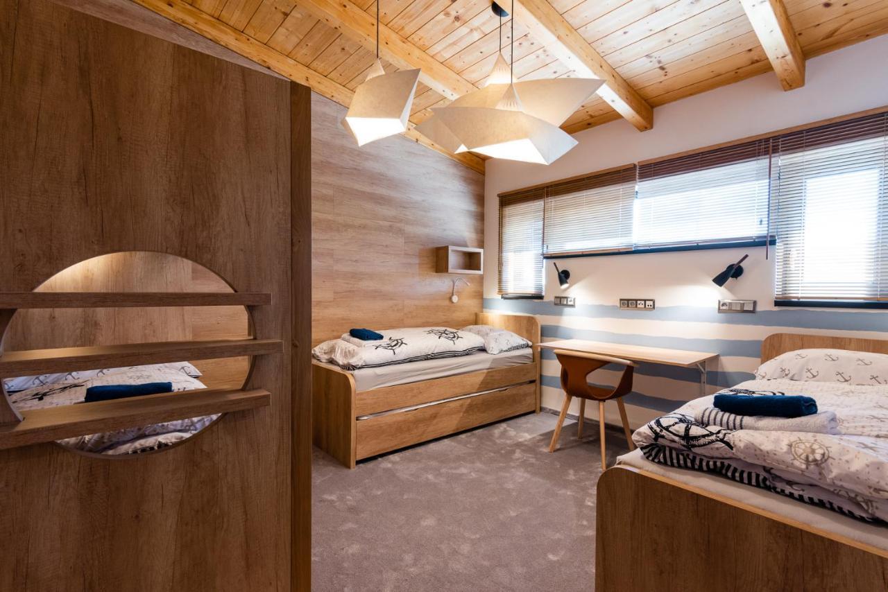 Marina Liptov Pri Liptovskej Mare Hotel Bobrovník Buitenkant foto